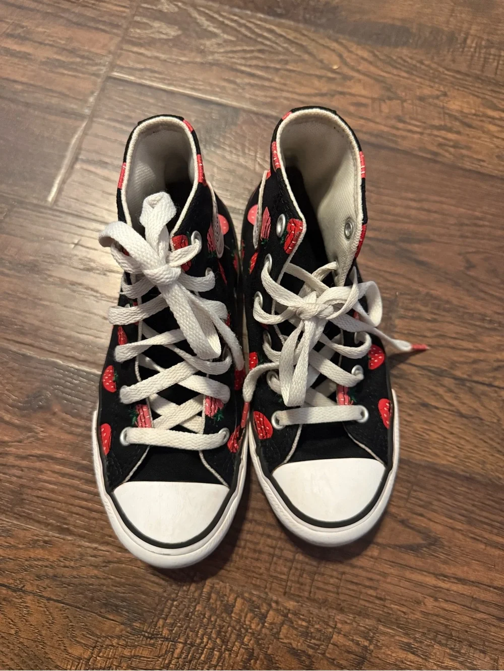 Converse Chuck Taylor All Star High-Top Sneakers Red Strawberry Motif Youth 13.5